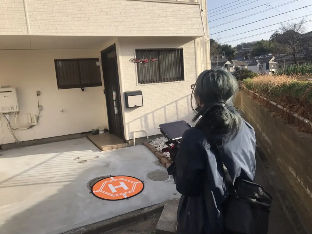 ドローン操縦中のせりぽよ